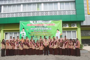 Upacara Serah Terima Jabatan DKG Pramuka MTsN 3 Sidoarjo Berlangsung Khidmat